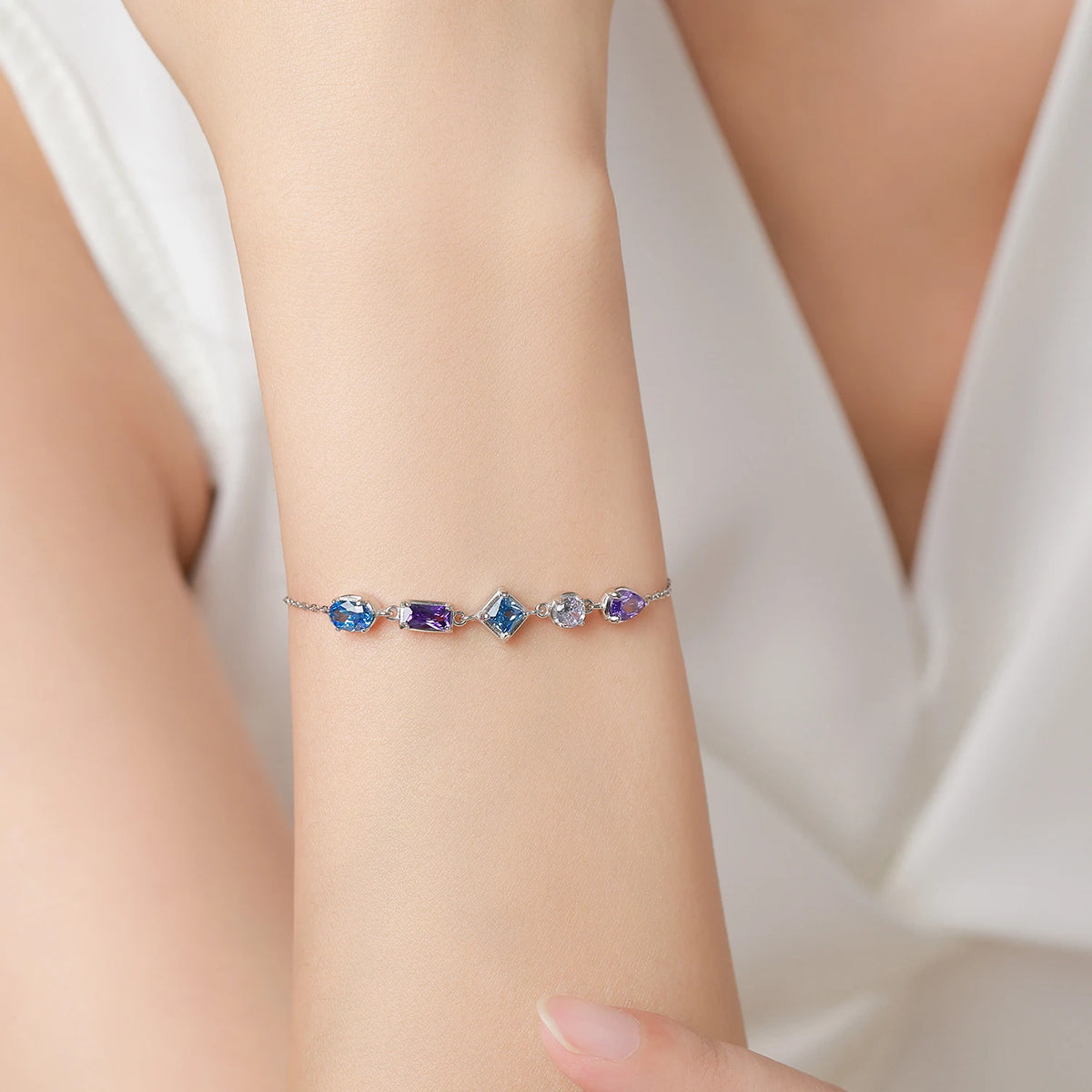 Friola - Zilveren Zirconia Armband