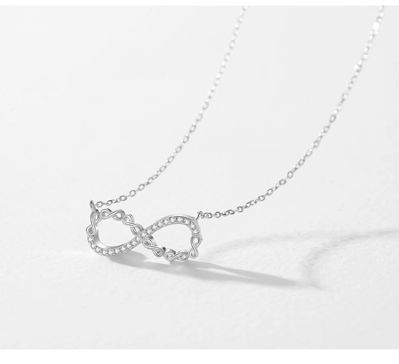 Sterling zilveren ketting met infinity symbool en zirkonia’s
